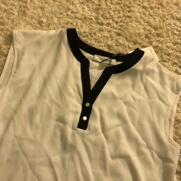 White blouse - Picture 2 of 2